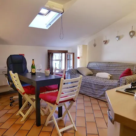 Perla Del Castrum Originale Monolocale-mansardina Nella Vecchia Apartamento Grado