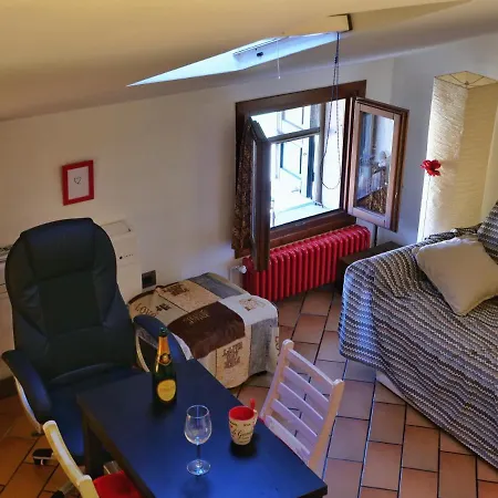 Apartamento Perla Del Castrum Originale Monolocale-mansardina Nella Vecchia