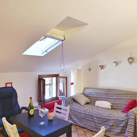 Apartamento Perla Del Castrum Originale Monolocale-mansardina Nella Vecchia *